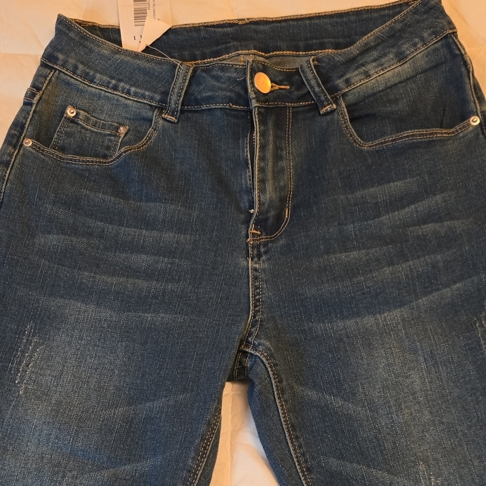 NWT Rhinestone Embellished Capri Jeans - Picture 5 of 9